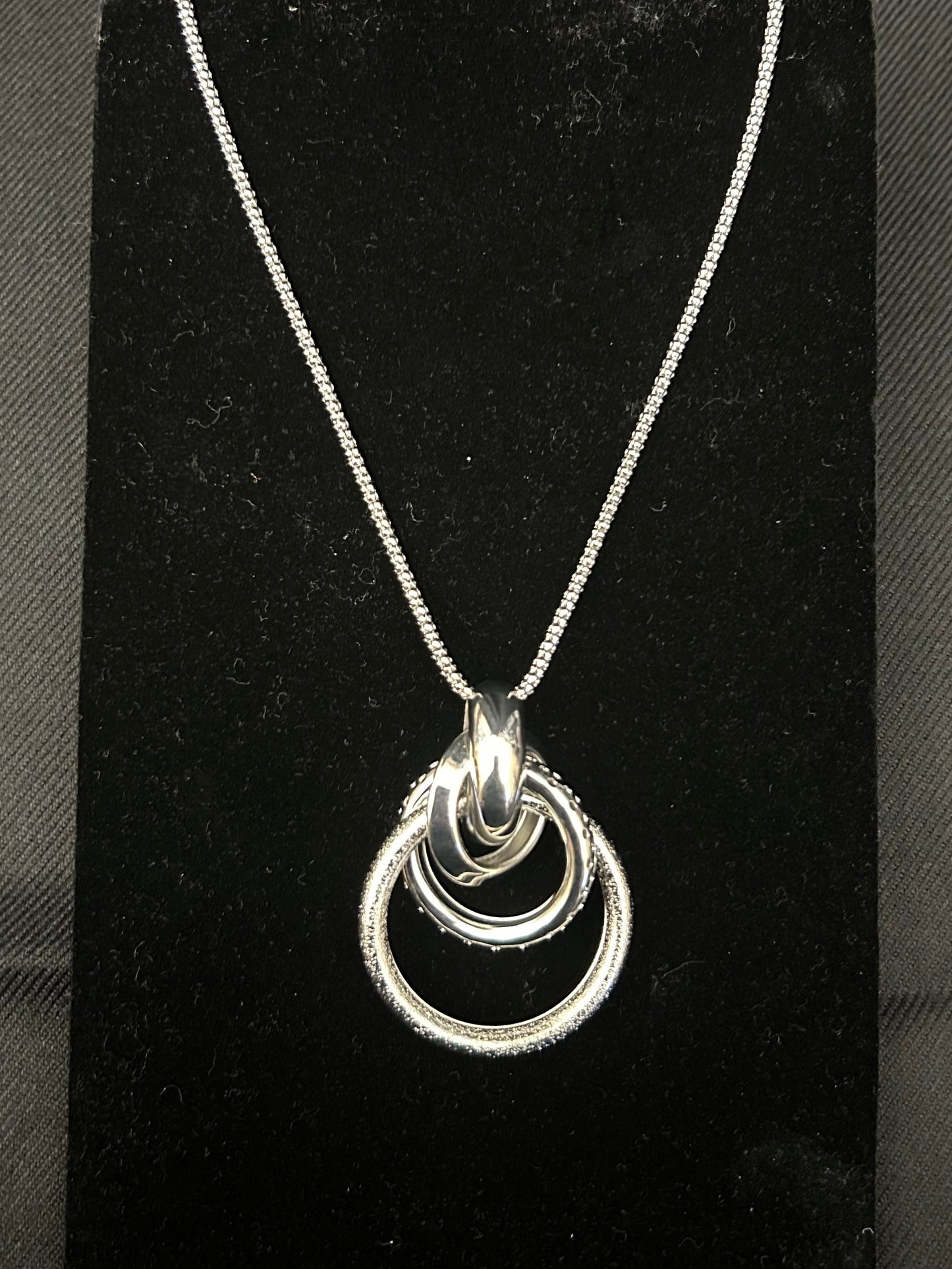 Interlocking Elegance Circle Pendant Necklace- Silver