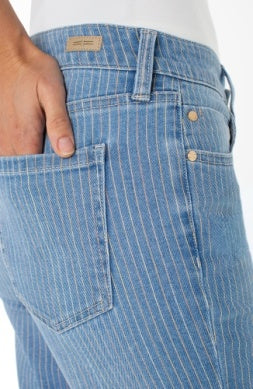 Liv Relaxed Skinny With Frayed Hem
