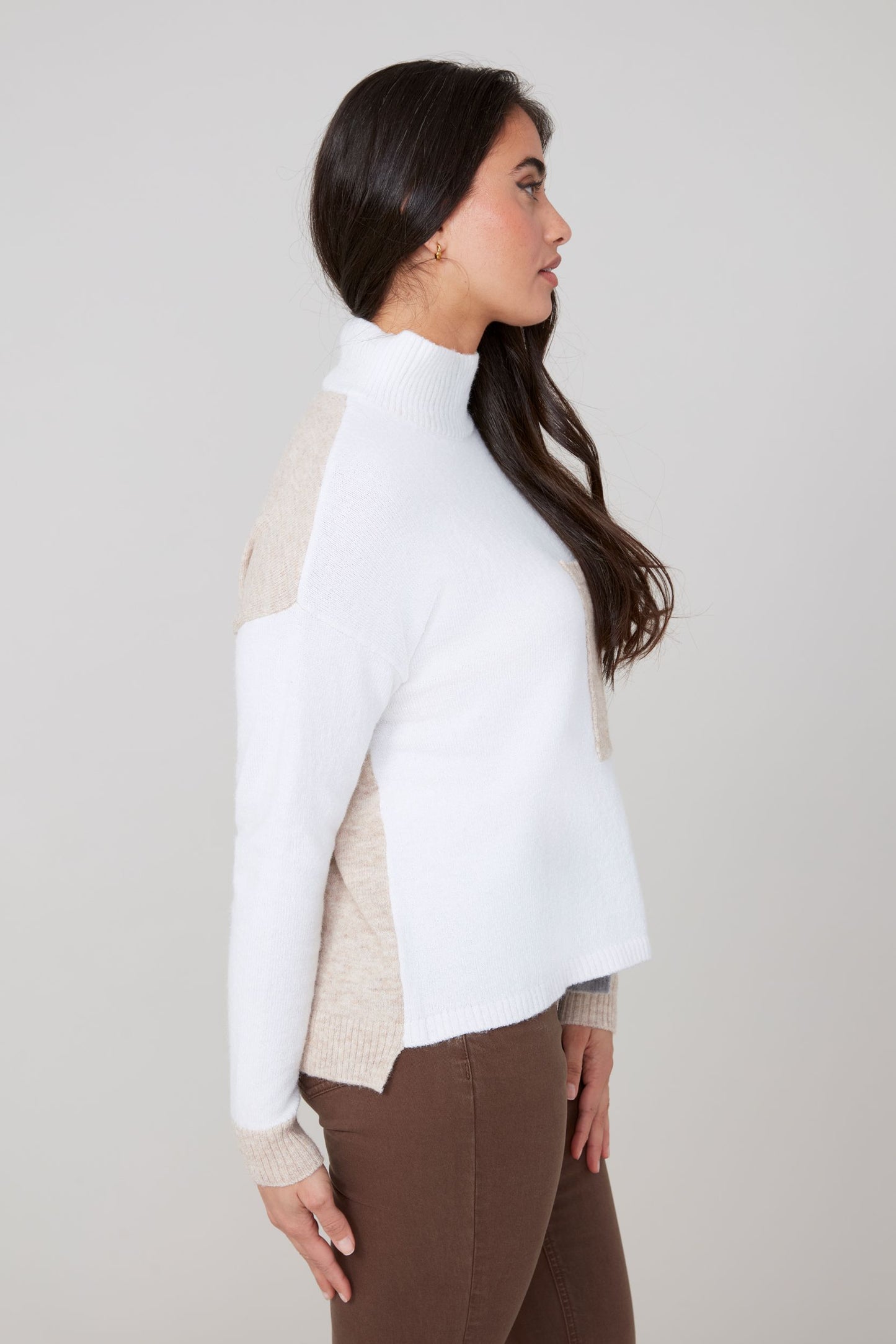 Colorblock Pocket Turtleneck Sweater Cream Combo