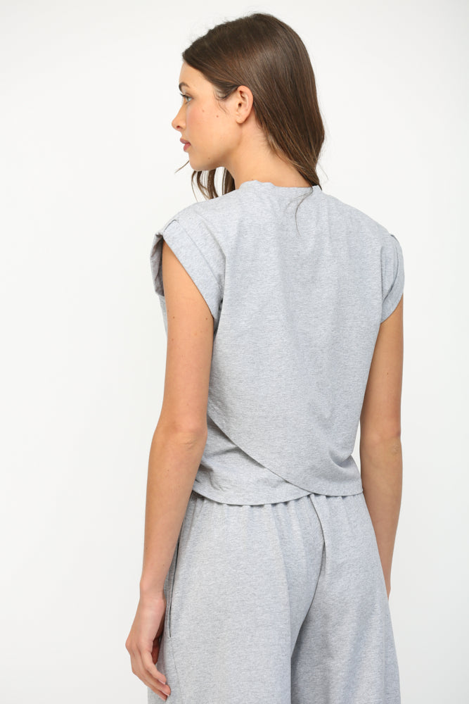 OVERLAP HEMLINE DETAIL CUFFED CAP SLV JERSEY TOP