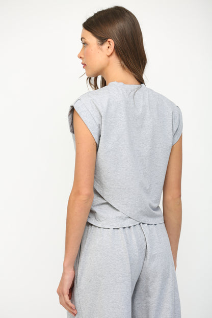 OVERLAP HEMLINE DETAIL CUFFED CAP SLV JERSEY TOP