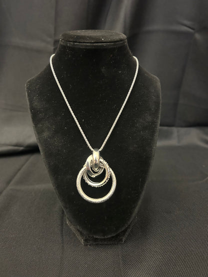 Interlocking Elegance Circle Pendant Necklace- Silver