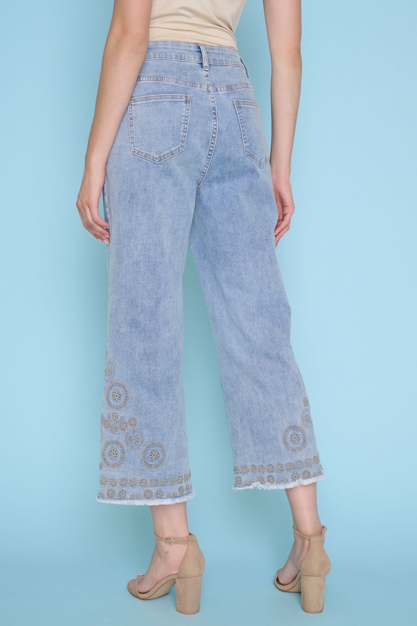 Embroidered Cropped Jeans