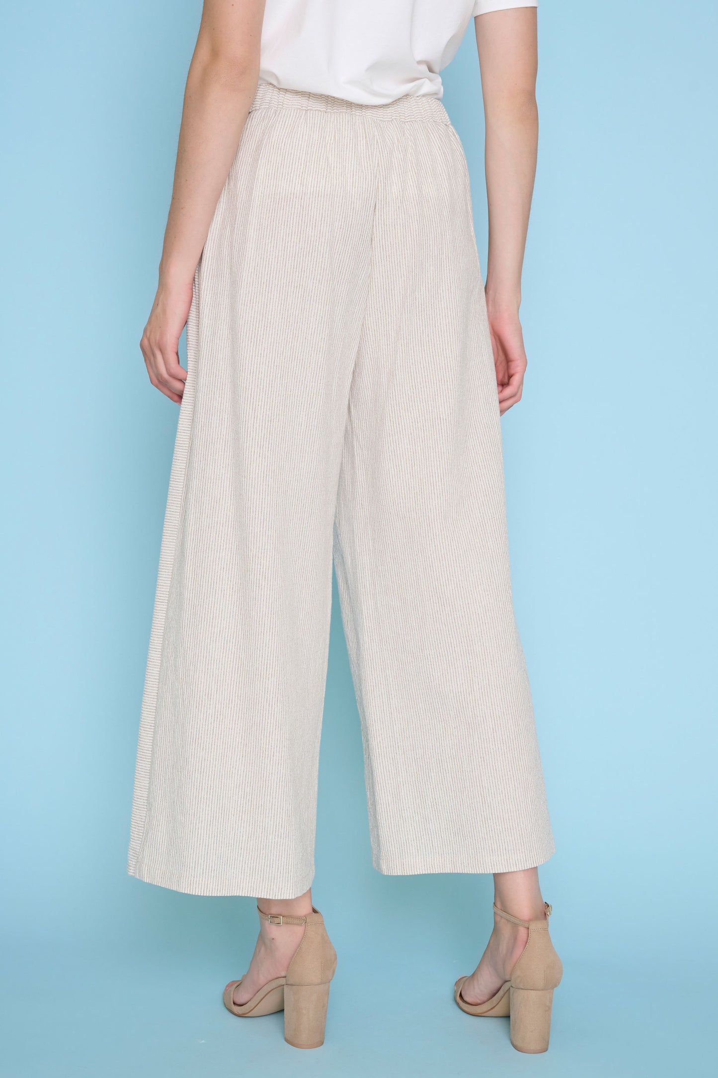Wide-Leg Cropped Pant